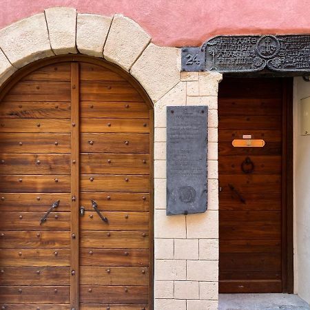 Suite "Chalet" Dans Maison De Village La Brigue Bagian luar foto