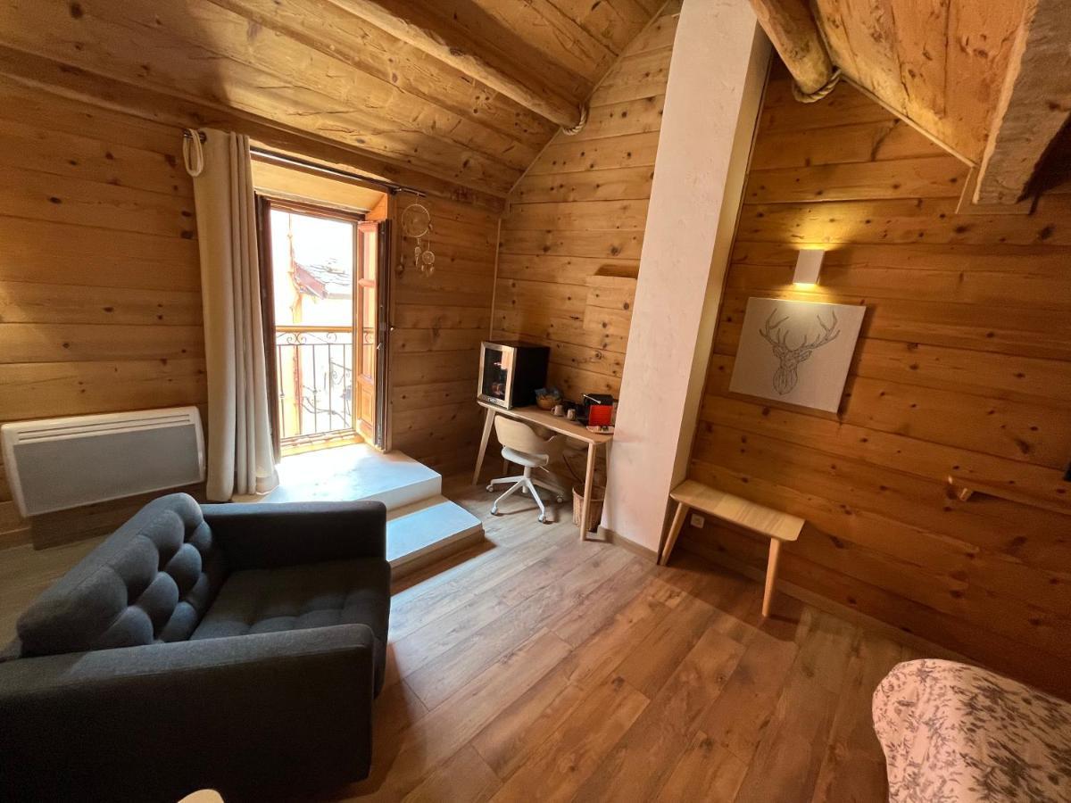 Suite "Chalet" Dans Maison De Village La Brigue Bagian luar foto